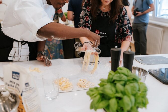 Pasta and Tiramisu Semi-Private Cooking Class with a MasterChef - The Alfredo sauce lesson: why it tastes deceptively simple