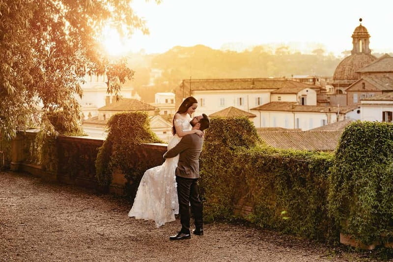 Photoshoot in Rome for couples - Where to Meet Near Trevi Fountain (and How Not to Lose Time)