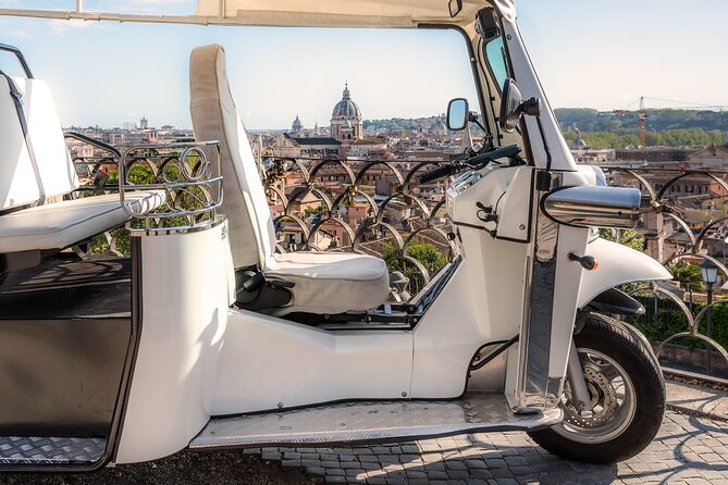 Private: 3 hours ETuk Tour in Rome - Piazza Venezia, Trevi Fountain coin ritual, and the final center-city passes