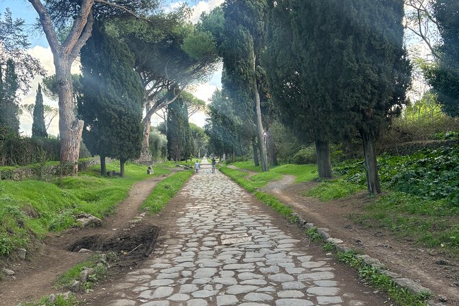Private E-bike tour of Appian way, Aqueduct & catacombs with food - Catacombs of Saint Callixtus: underground art and quiet scale