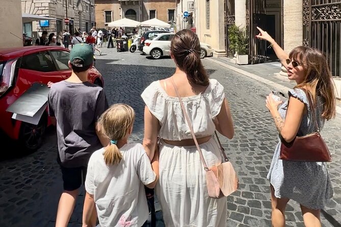 Private Family Scavenger Hunt & Art Lab Tour – Rome Landmarks - Trevi Fountain: famous views, but with a scavenger-hunt lens