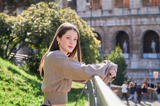 Private photo shoot in central Rome - Colosseum and Roman Forum: classic monuments with smarter angles