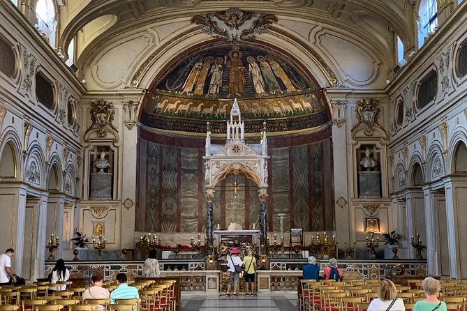 Private Tour - Trastevere and Villa Farnesina - Trastevere streets after the churches: where the neighborhood vibe shows up
