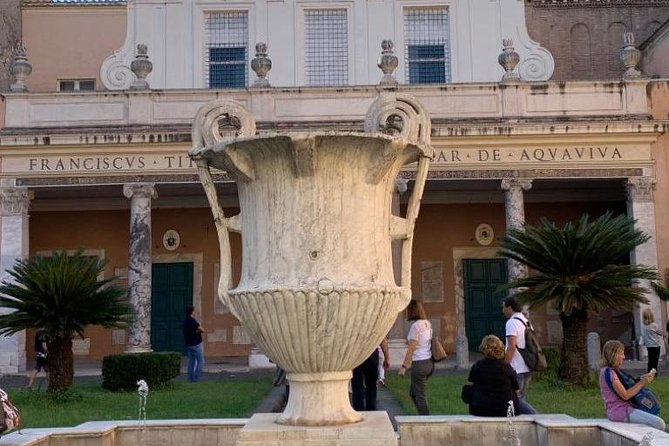 Private Tour - Trastevere and Villa Farnesina - Guide factor: why the tour feels fast