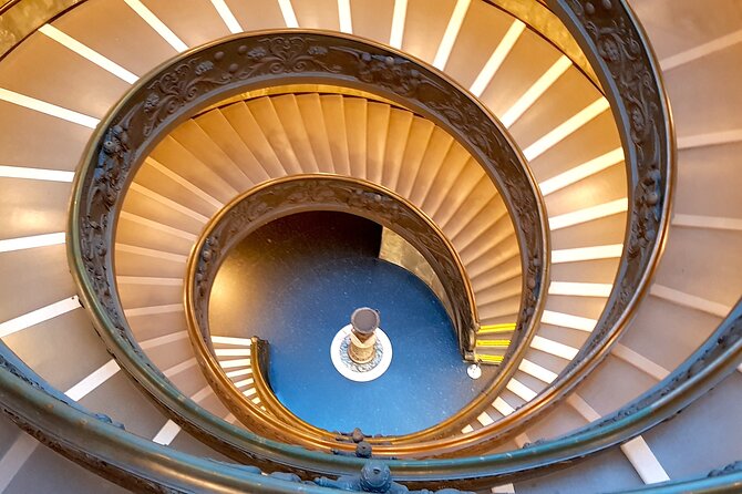 PRIVATE Vatican, Sistine Chapel & St. Peter's Basilica (shortcut) - Laocoön and the Octagonal Court: when the antiques set the tone