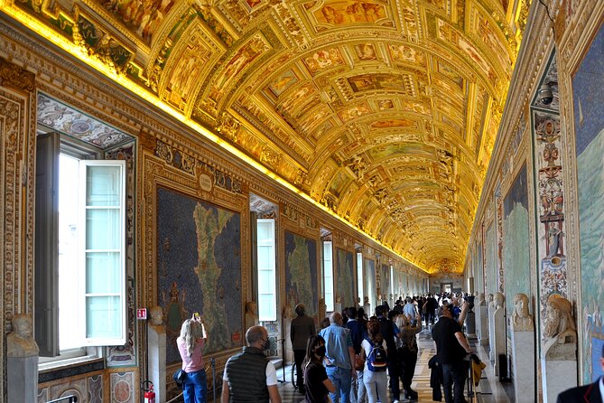 PRIVATE Vatican, Sistine Chapel & St. Peter's Basilica (shortcut) - La Pieta: Michelangelo’s masterpiece at age 21