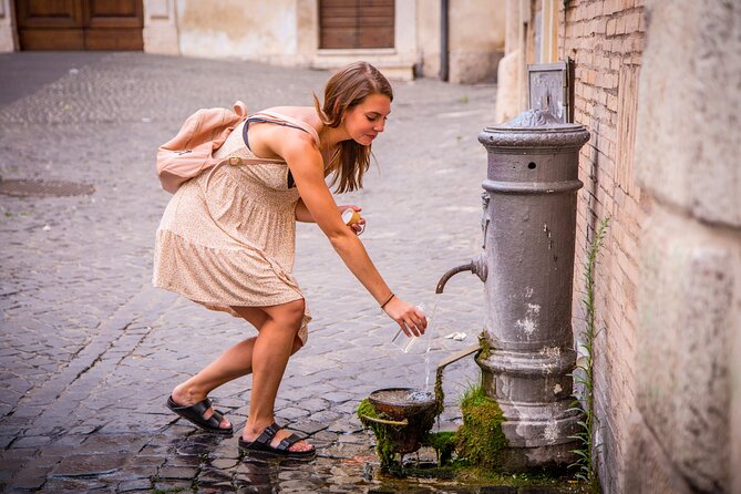 Private Walk Through the Jewish Ghetto in Rome - Turtle Fountain and kosher gelato: a break that feels local