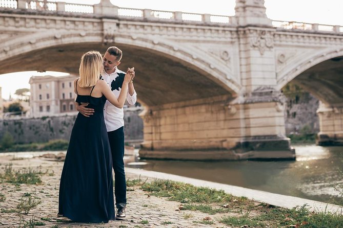 Professional Photoshoot in Rome - Pantheon Photo Stop: Classic Background, Clean Finishing Frames