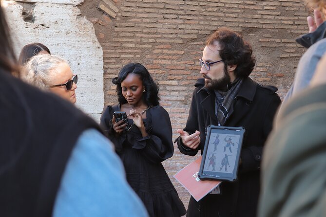 Roma: Colosseum, Forum, and Palatine Hill Local Guided Tour - The Roman Forum and Via Sacra: where daily power happened