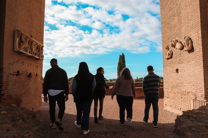 Roma: Colosseum, Forum, and Palatine Hill Local Guided Tour - Small-group pacing: why it matters more than you think