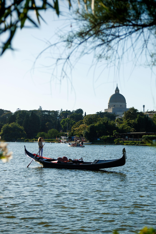 Roma: The one and only Roma Gondola tours on the lake! - Why a Venetian Gondola Ride Lands in Rome’s Eur Lake