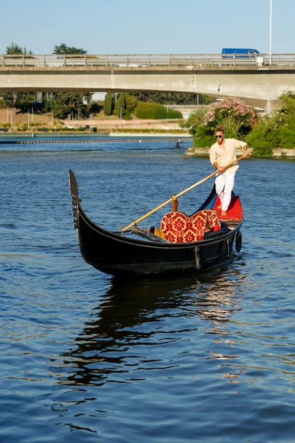 Roma: The one and only Roma Gondola tours on the lake! - Price and Value: Is $39.86 Worth It?