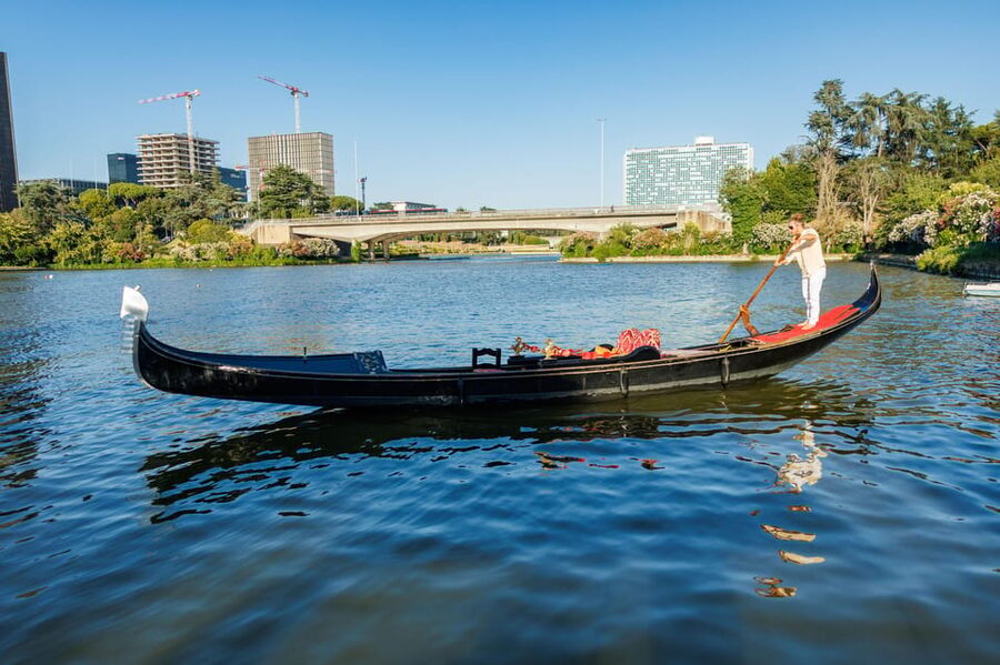 Roma: The one and only Roma Gondola tours on the lake! - Who This Private Gondola Tour Fits Best