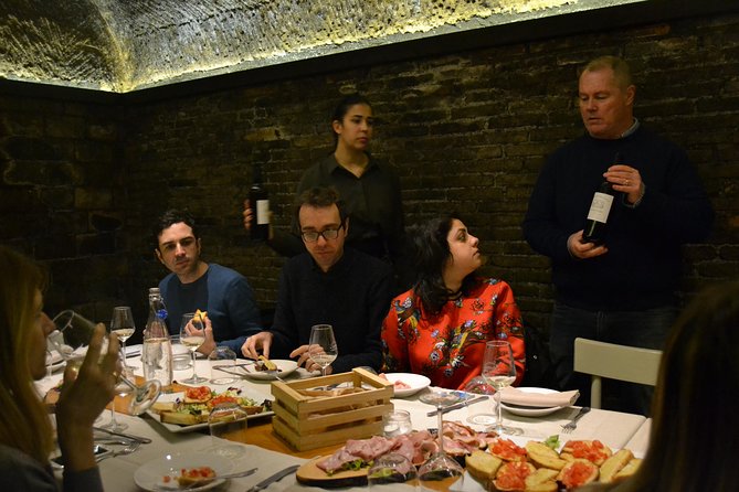 Roman countryside Food & Wine Tasting in a medieval winery - Group size and guides: what to expect from the human factor