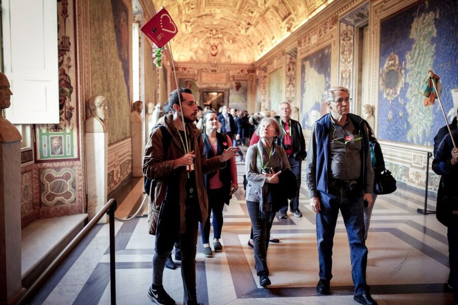 Rome: 1 Day Vatican & Colosseum Tour - Small group size and wireless headsets: why it matters