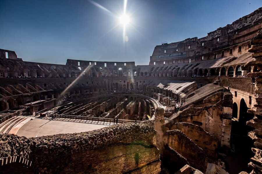 Rome: 1-Hour Fast Colosseum Tour - The pre-tour photo window: start strong