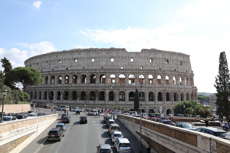 Rome: 1-Hour Fast Colosseum Tour - Entering the Colosseum: seeing more than the facade