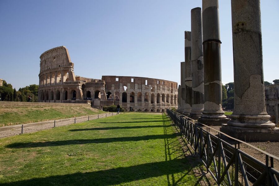 Rome: 1-Hour Fast Colosseum Tour - How your guide turns stone into a place