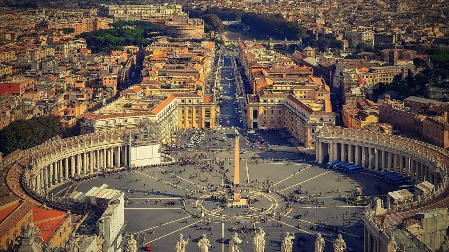Rome 3-6hr Walking Experience with a Local: Private & Custom - River Tiber to Vatican area: seeing why Rome is layered
