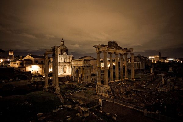 Rome After Dark: Private Luxury Night Tour by Car - Spanish Steps After Dark: Quick Photos, Strong First Impression