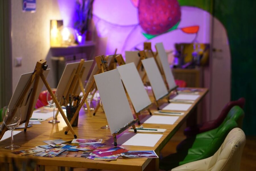Rome: Afternoon Paint and Sip Experience in Piazza Navona - Who This Works Best For