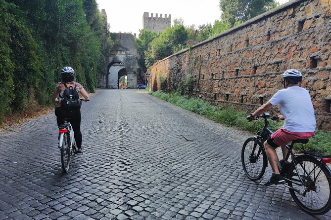 Rome: Appia Antica E-Bike tour with Rome's Underground Labyrinth - The guide + group size: the real comfort factor