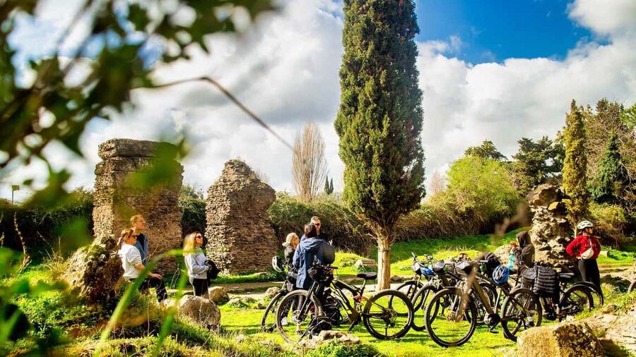 Rome: Appian Way Aqueducts Bike Tour (UPG Catacombs & Lunch) - Porta San Sebastiano to the Appian Way: getting out of town fast
