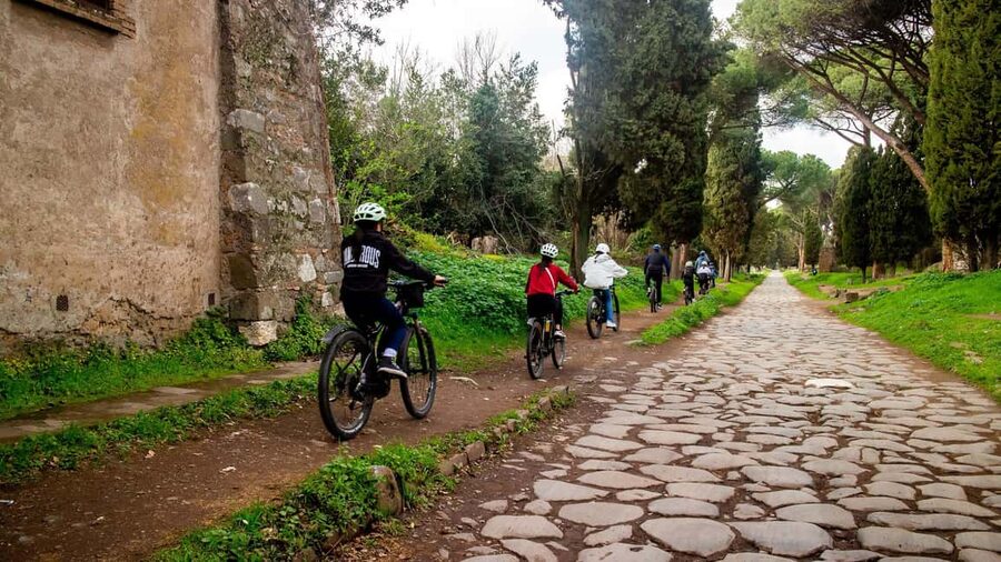 Rome: Appian Way Aqueducts Bike Tour (UPG Catacombs & Lunch) - Lunch or aperitif: value depends on which version you choose