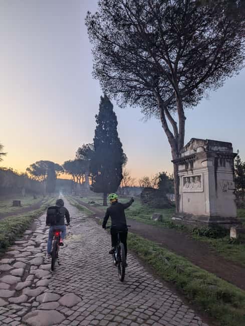 Rome: Appian Way, Aqueducts, & Catacombs E-Bike Guided Tour - Circus of Maxentius and the Tomb of Cecilia Metella: Two Iconic Photo Stops