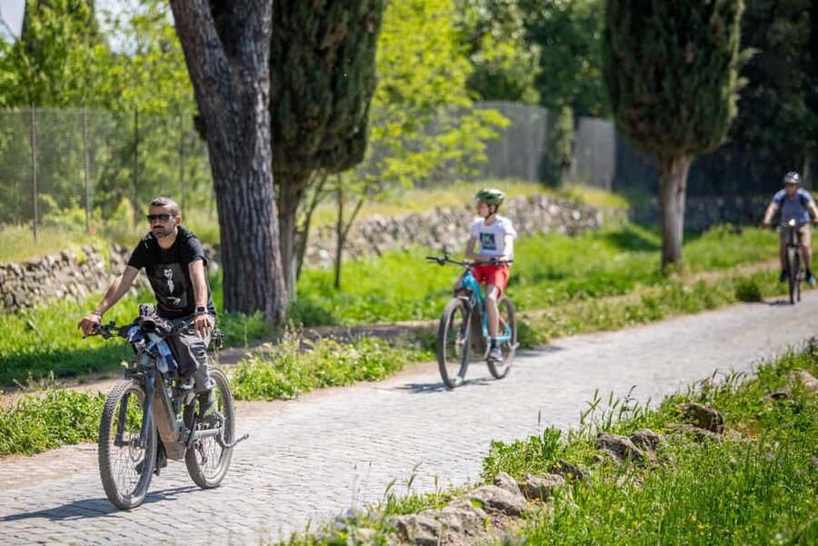 Rome: Appian Way & Aqueducts E-Bike Tour (Catacombs & Food) - Parco degli Acquedotti: The Aqueduct Park Moment You’ll Remember