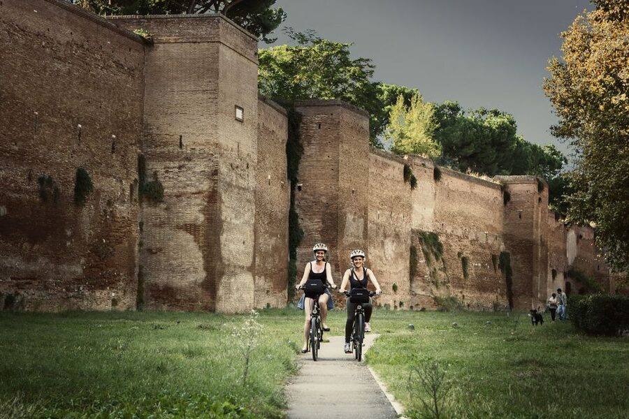 Rome: Appian Way, Catacombs, & Roman Aqueducts E-bike Tour - What your guide actually does (and why it matters on this route)
