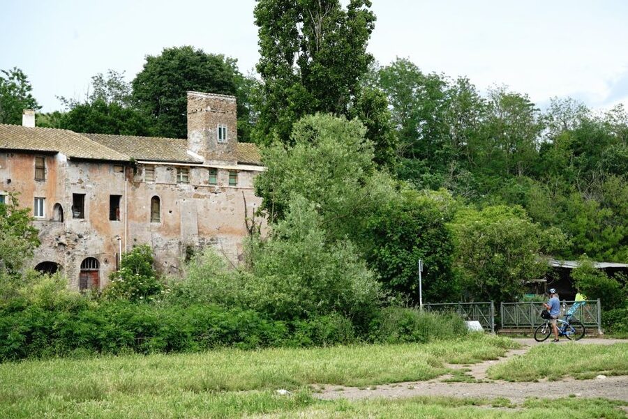 Rome: Appian Way, Catacombs & Roman Aqueducts Top EBike Tour - Meeting at Via Labicana 49 and Getting Set Up Fast
