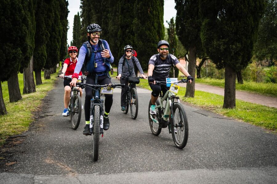 Rome: Appian Way Guided Tour on E-Bike with italian Aperitif - The first sights: Caracalla to Porta San Sebastiano in quick, focused stops