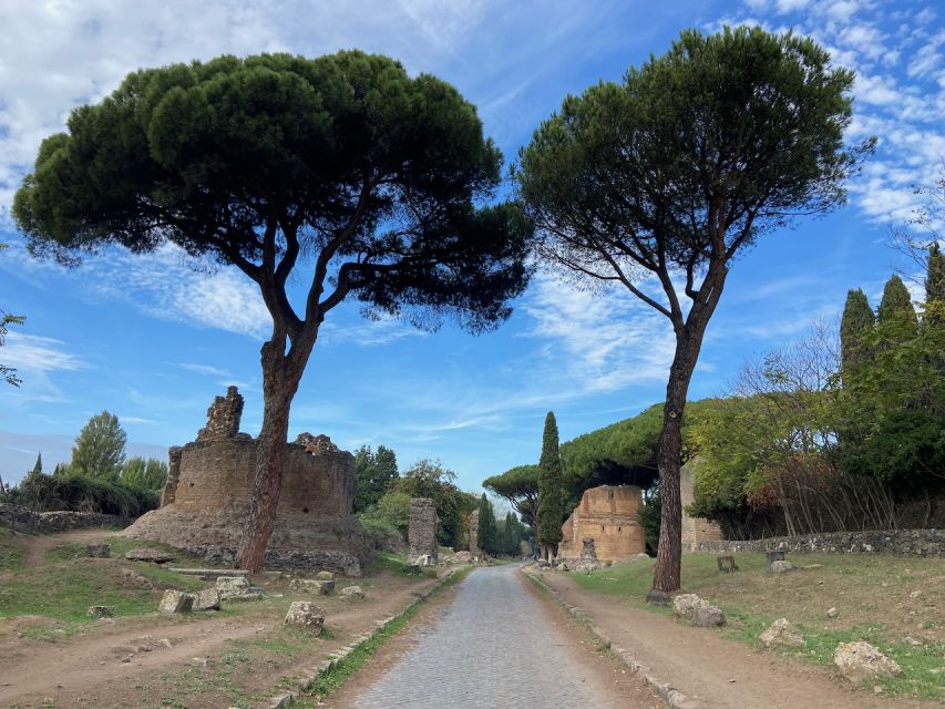 Rome: Appian Way Guided Tour on E-Bike with italian Aperitif - Domine Quo Vadis, Aurelian Walls, and Pyramid of Cestius: finishing with iconic Rome geometry