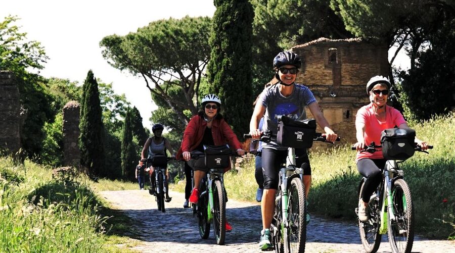 Rome: Appian Way & Roman Aqueducts Guided E-Bike Tour - Circus of Maxentius and Tomb of Cecilia Metella: power and funerary Rome