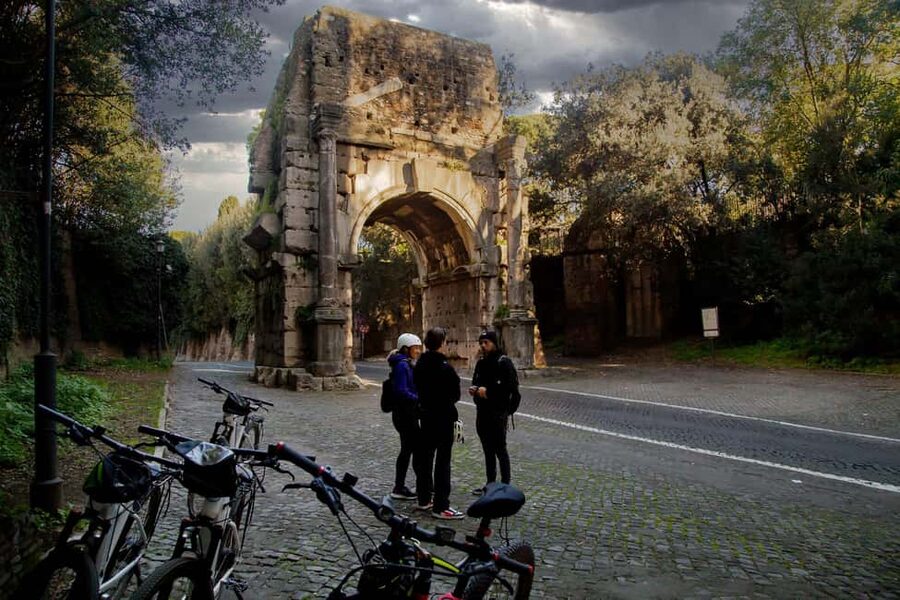 Rome: Appian Way Underground Catacombs Bike Tour with Lunch - Quick reasons this Appian Way + catacombs tour works