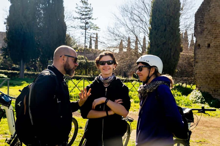 Rome: Appian Way Underground Catacombs Bike Tour with Lunch - Start at Via dei SS. Quattro, then roll toward Porta San Sebastiano