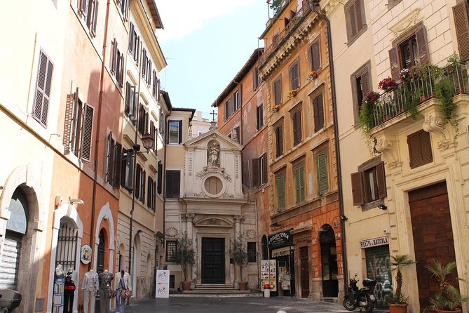 Rome at Sunrise Walking Tour: Pantheon Trevi Fountain & Breakfast - Stop 3: Piazza Venezia and the Altare della Patria