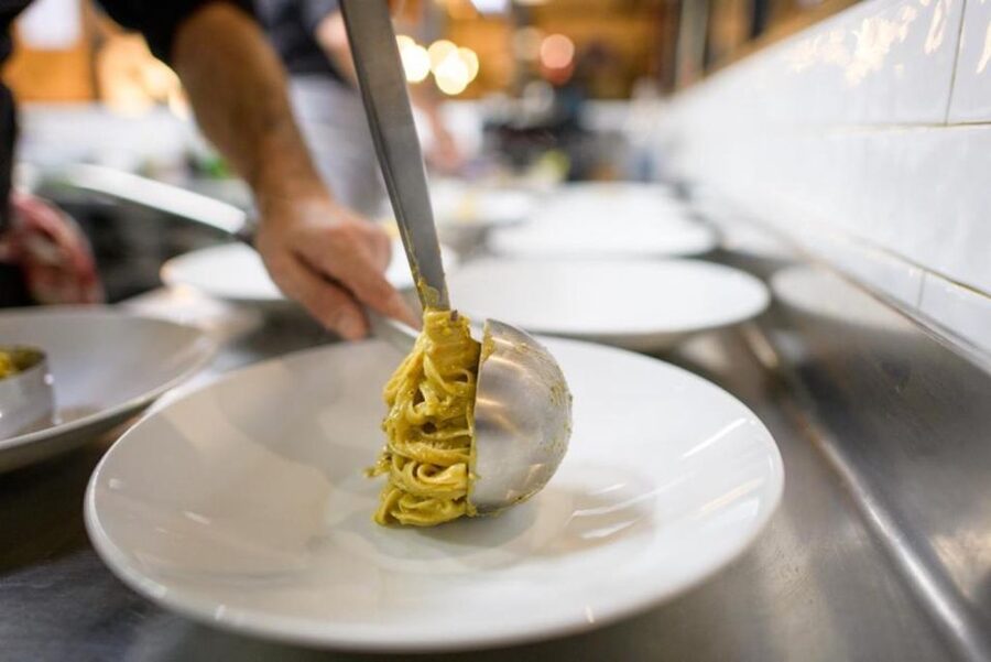 Rome: Authentic Roman Restaurant Dining Experience & Wine - Drinks included: wine, prosecco, tea, and coffee