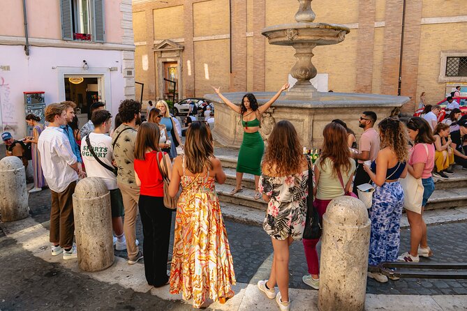 Rome Bar Crawl: Interactive Night Tour with Games and Karaoke - Getting there and finishing at Piazza Venezia