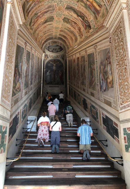 Rome: Basilica of St John Lateran & Holy Steps 1-Hour Tour - St John Lateran across the road: the big cathedral with a big job
