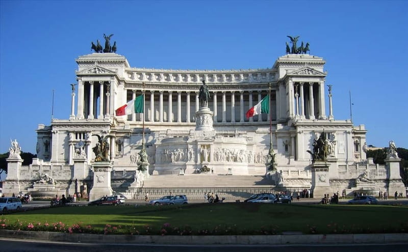 Rome Bike and eBike Rentals - Colosseum-area riding: a gladiator landmark you can actually circle