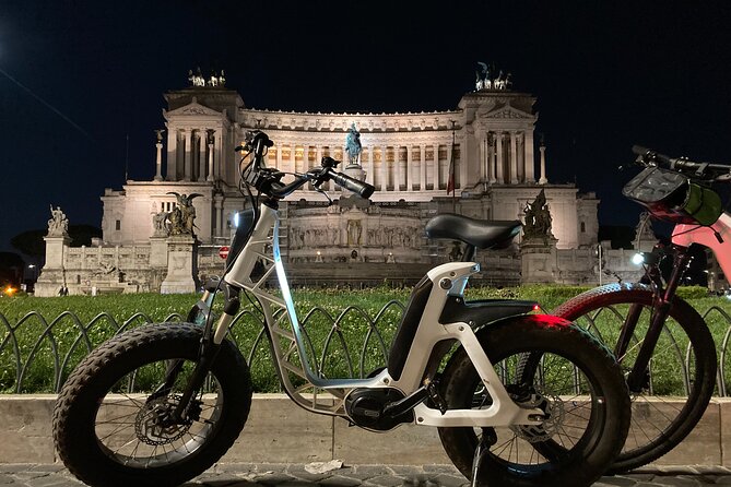 Rome by Night PRIVATE Bike Tour - Roman Forum and Piazza Venezia: starting strong with ancient Rome and monuments