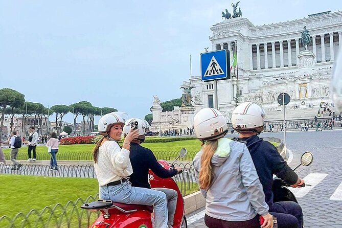 Rome by Vespa: Classic Rome Tour with Pick up - Aventine Hill Orange Garden and Santa Sabina: the viewpoint you’ll remember