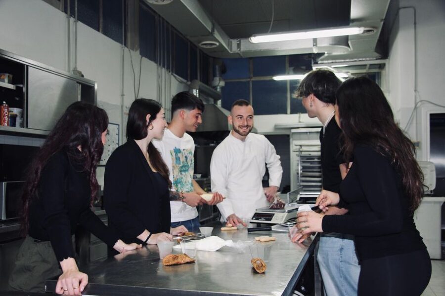 Rome: Cannoli, Gelato, Tiramisu Baking & Cooking Class - Cannoli workshop: the classic sweet you can actually reproduce