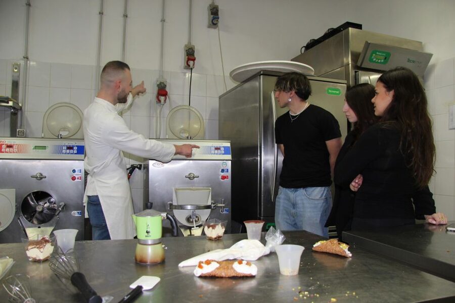Rome: Cannoli, Gelato, Tiramisu Baking & Cooking Class - Who this Rome pastry class fits best