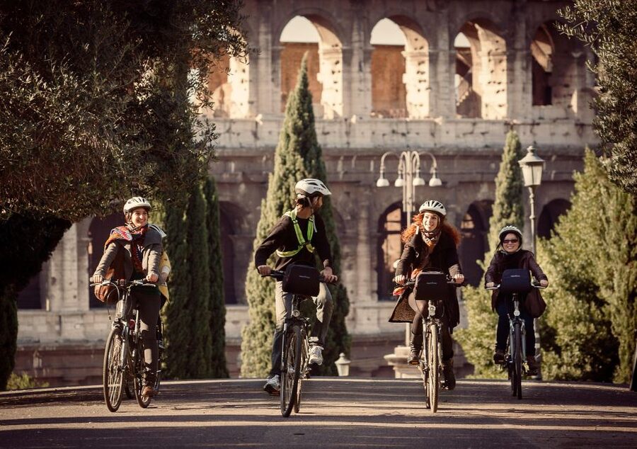 Rome: Cannondale E-Bike Tour of Top Landmarks & More - Cannondale e-bikes, helmets, and why this ride feels controlled