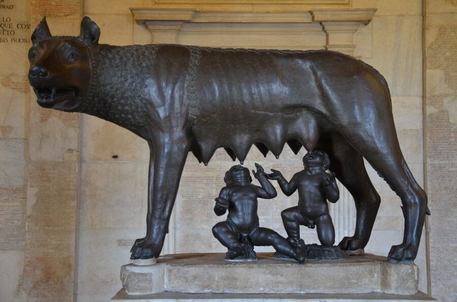 Rome: Capitoline Museums Private Guided Tour - New Palace: inscriptions, sarcophagi, and the later famous statues