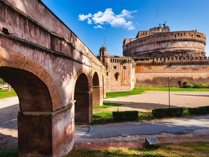 Rome: Castel Sant’Angelo Entrance Ticket with Audioguide - Fortress and Prison: The Defensive Brain of the Castle