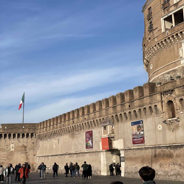 Rome: Castel Sant'Angelo Tour With Skip-the-line Access - Papal corridors and apartments: why the castle feels like a storybook